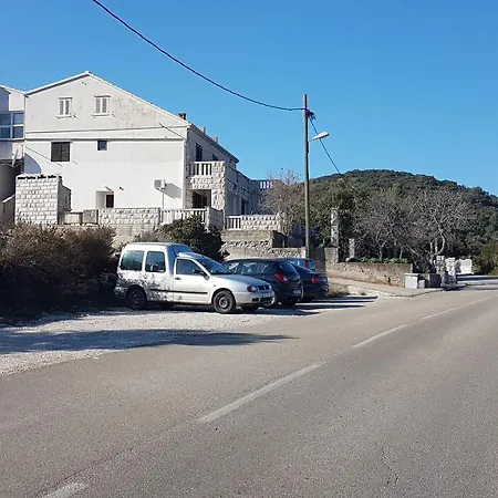 Uvala Vrbovica 12057b * Korčula